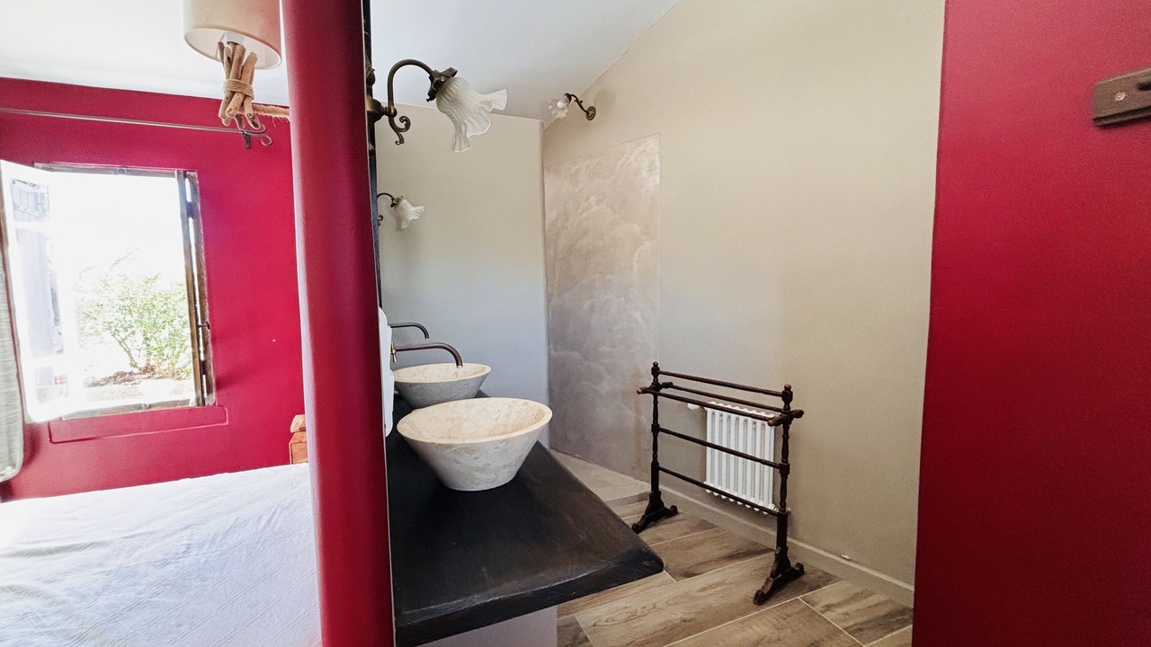 Photo of Bathroom in Saint-Pierre-de-Vassols