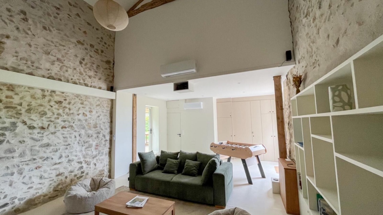 Photo of Livingroom in Saint-Bonnet-des-Bruyeres