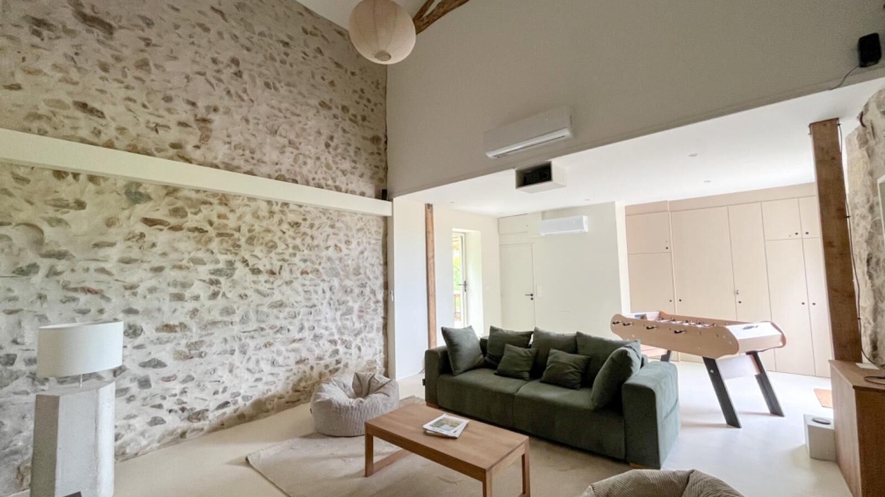 Photo of Livingroom in Saint-Bonnet-des-Bruyeres