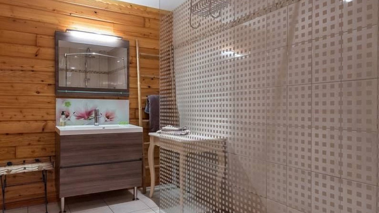 Photo of Bathroom in Montigny-les-Cherlieu