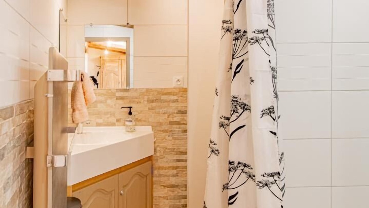 Photo of Bathroom in Fontenay