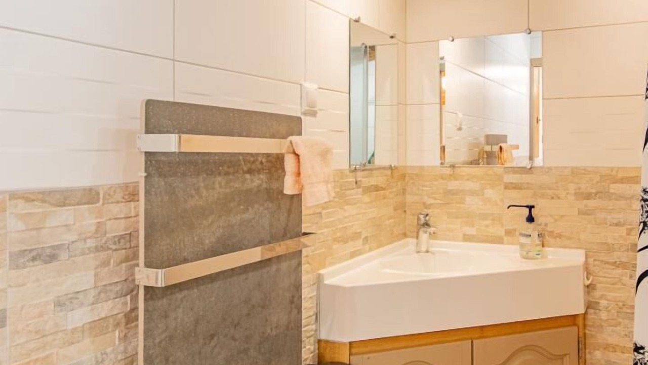 Photo of Bathroom in Fontenay