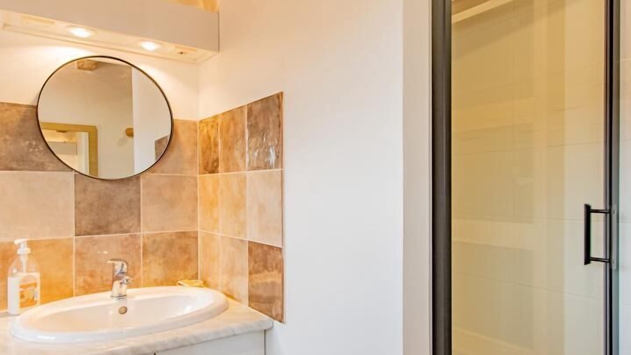 Photo of Bathroom in Fontenay