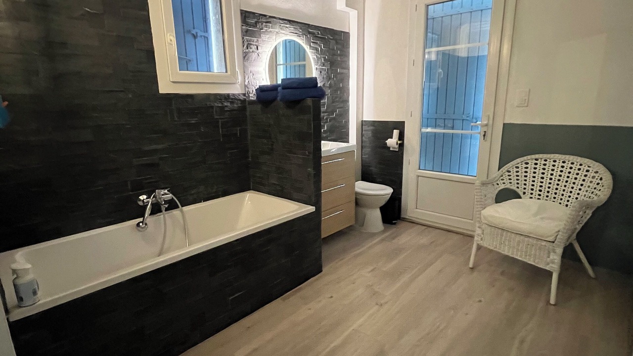 Photo of Bathroom in Saint-Pierre-de-Vassols