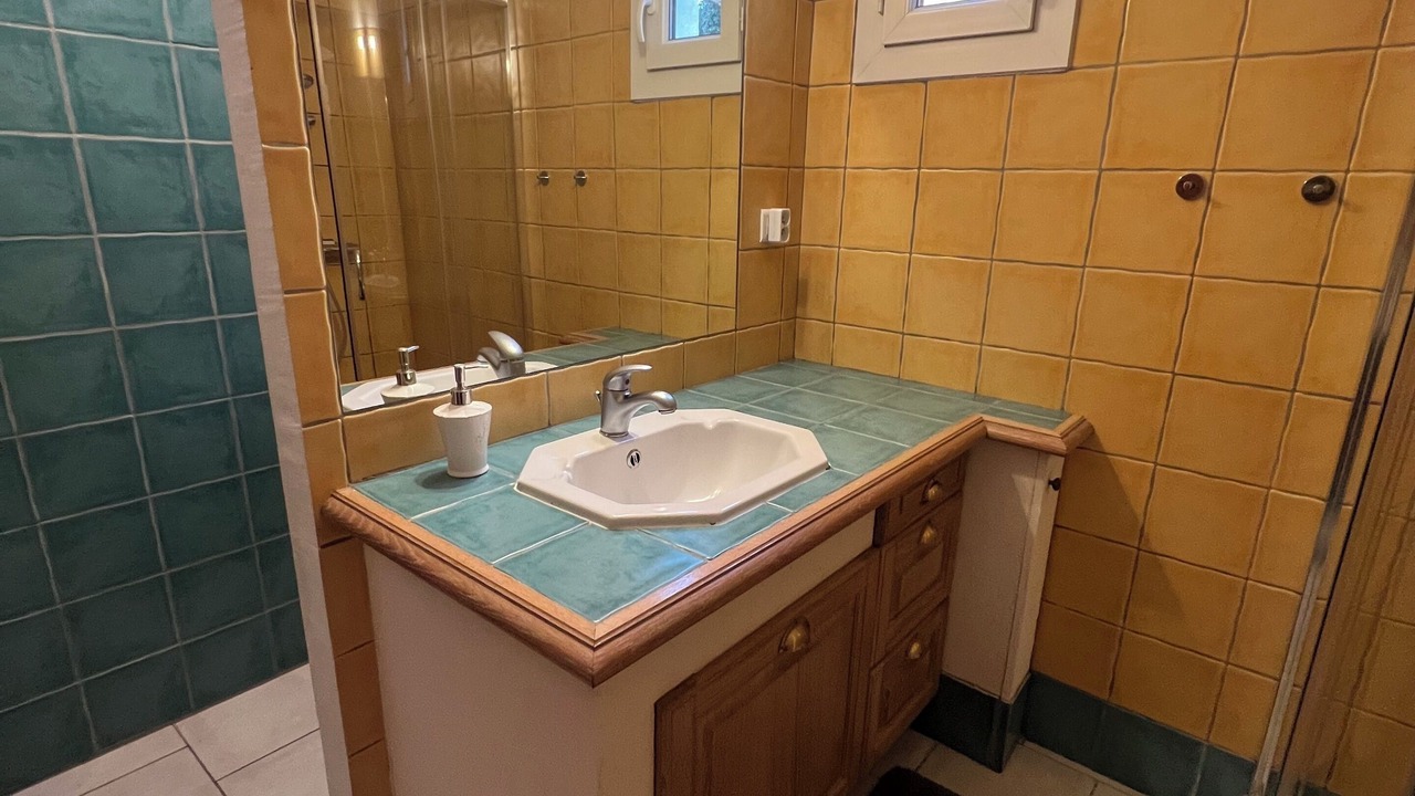 Photo of Bathroom in Saint-Pierre-de-Vassols