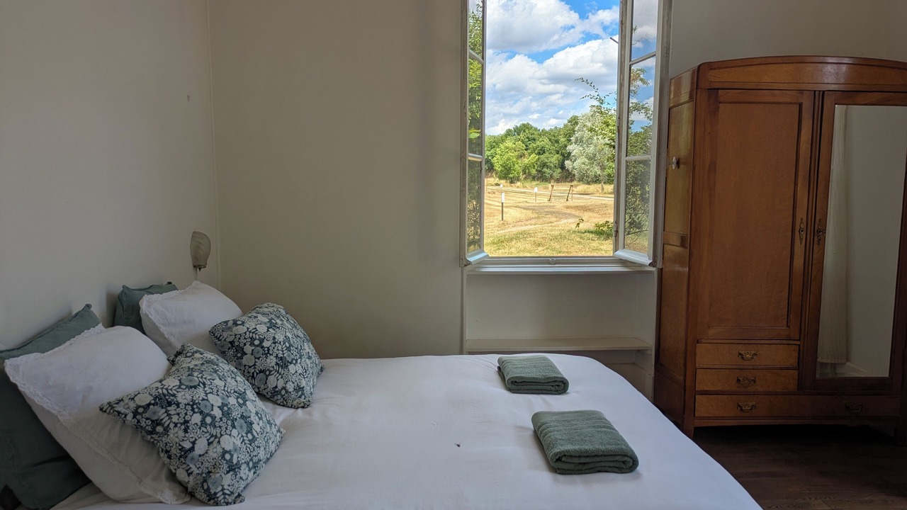 Photo of Bedroom in Saint-Gengoux-le-National