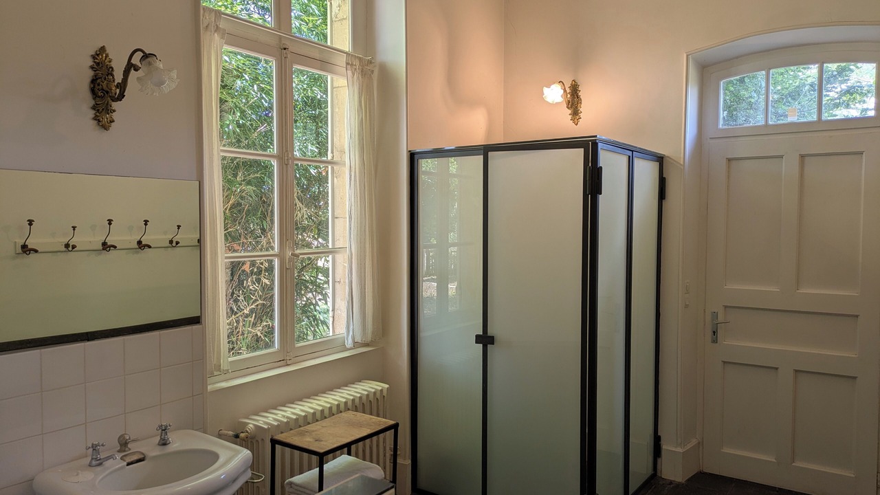 Photo of Bathroom in Saint-Gengoux-le-National