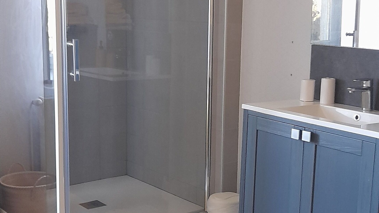 Photo of Bathroom in Robecourt
