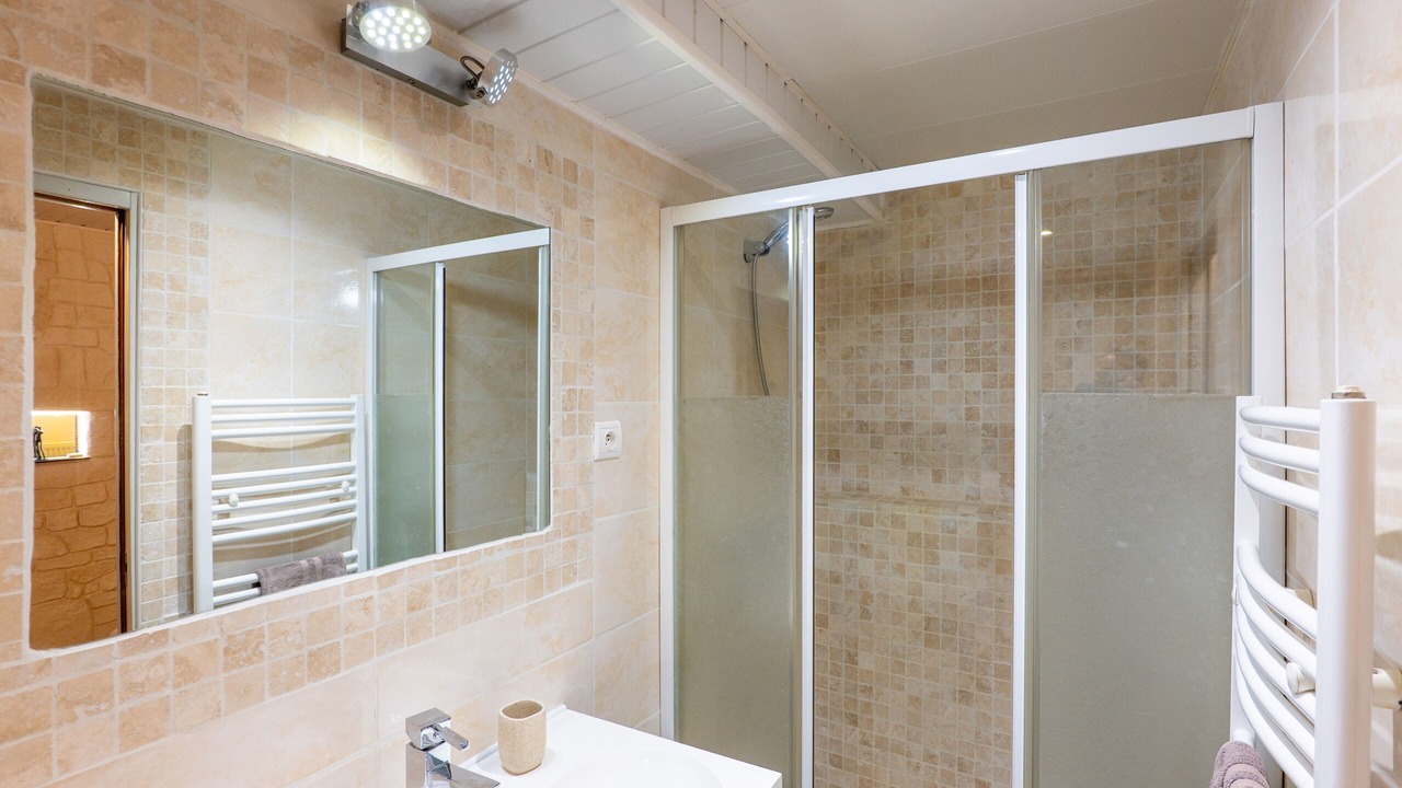 Photo of Bathroom in Chateauneuf-du-Rhone