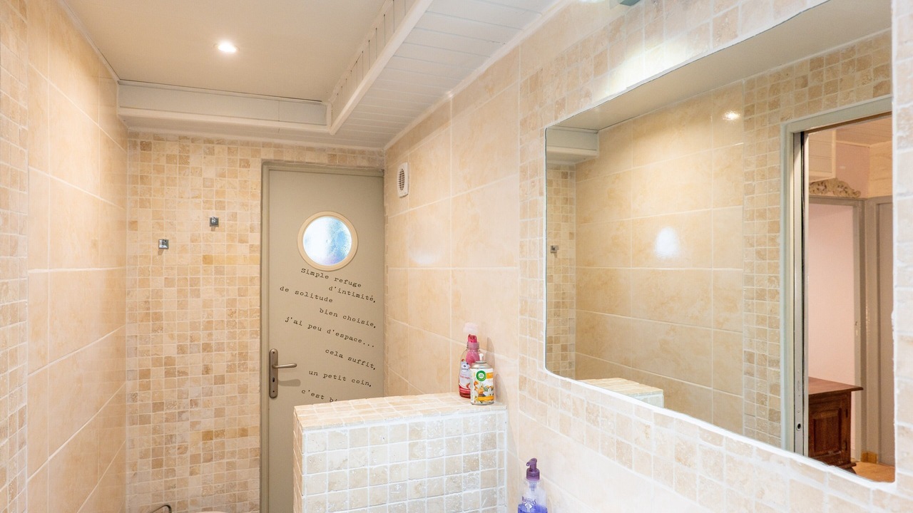 Photo of Bathroom in Chateauneuf-du-Rhone