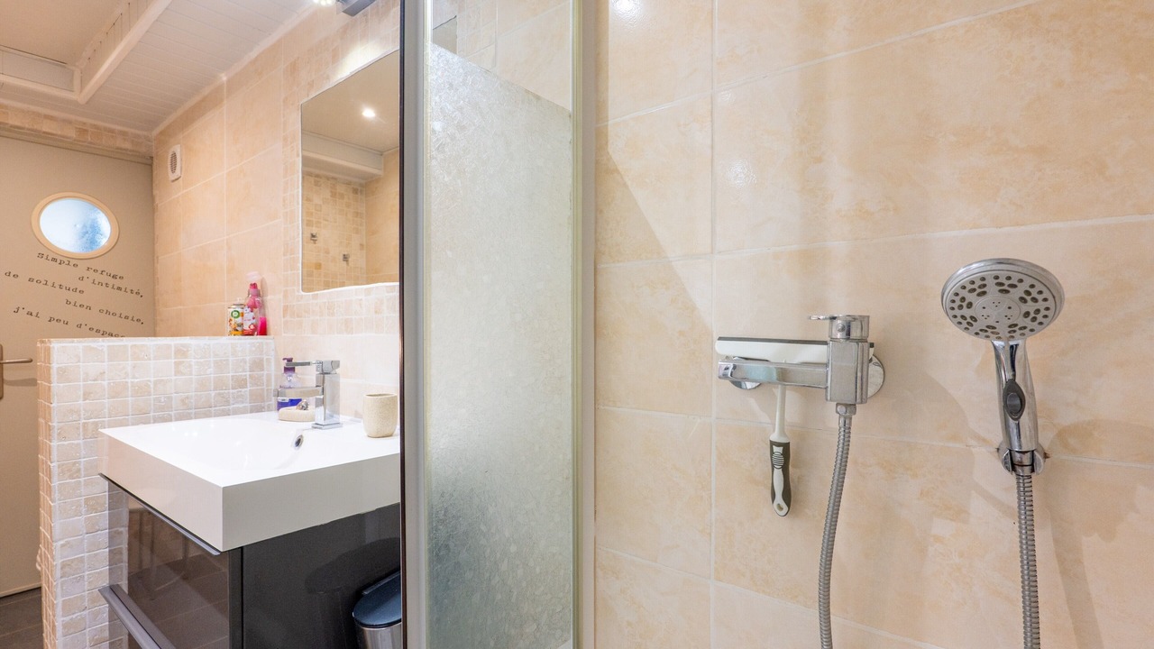 Photo of Bathroom in Chateauneuf-du-Rhone