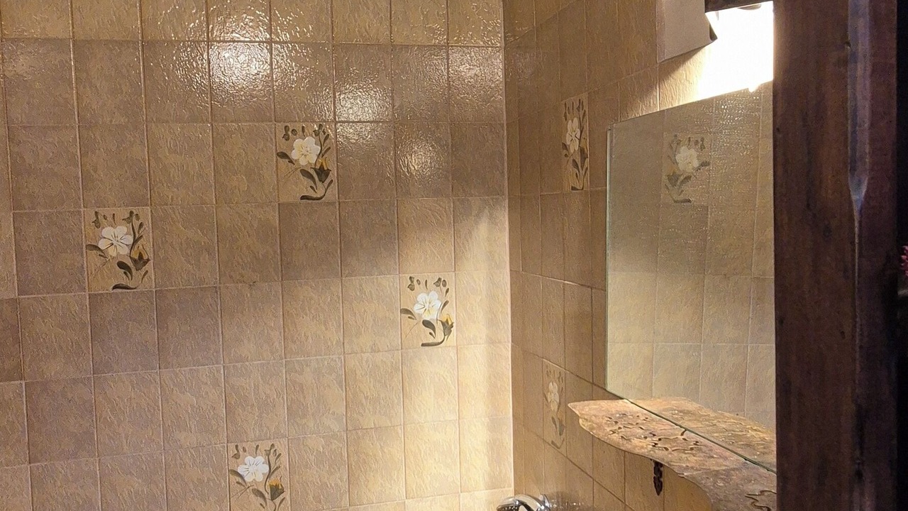 Photo of Bathroom in Faucon
