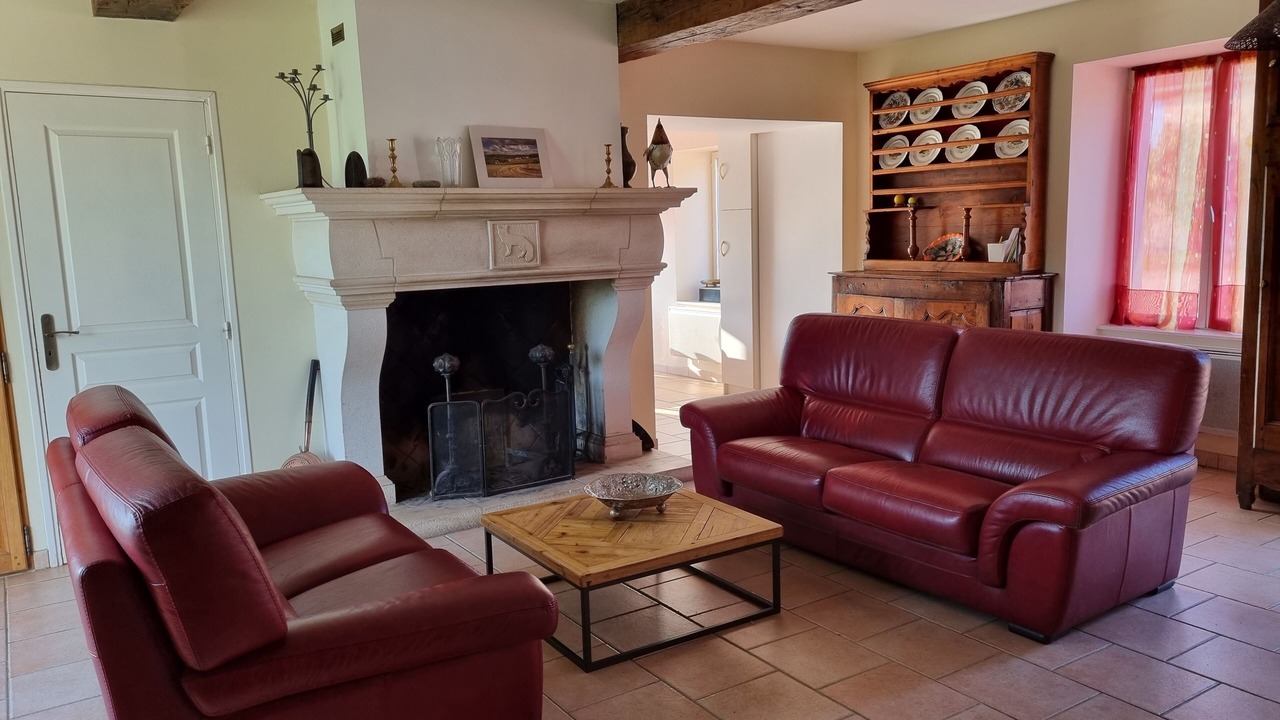 Photo of Livingroom in Saint-Bonnet-de-Vieille-Vigne