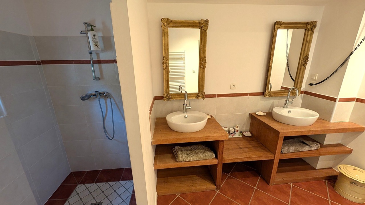 Photo of Bathroom in Puy-Saint-Martin