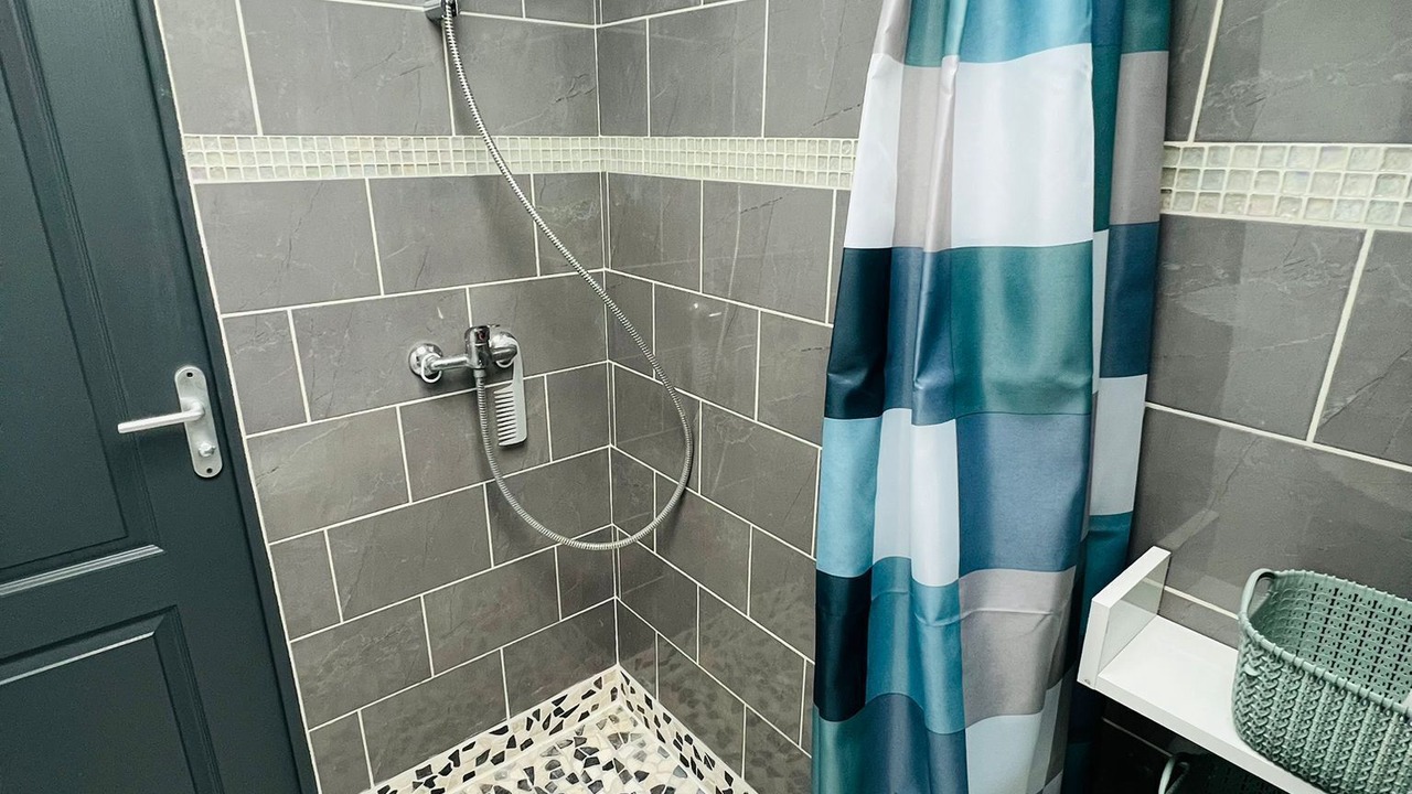Photo of Bathroom in Villeneuve-le-Roi