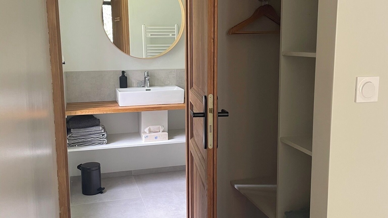 Photo of Bathroom in Saint-Andre-en-Morvan