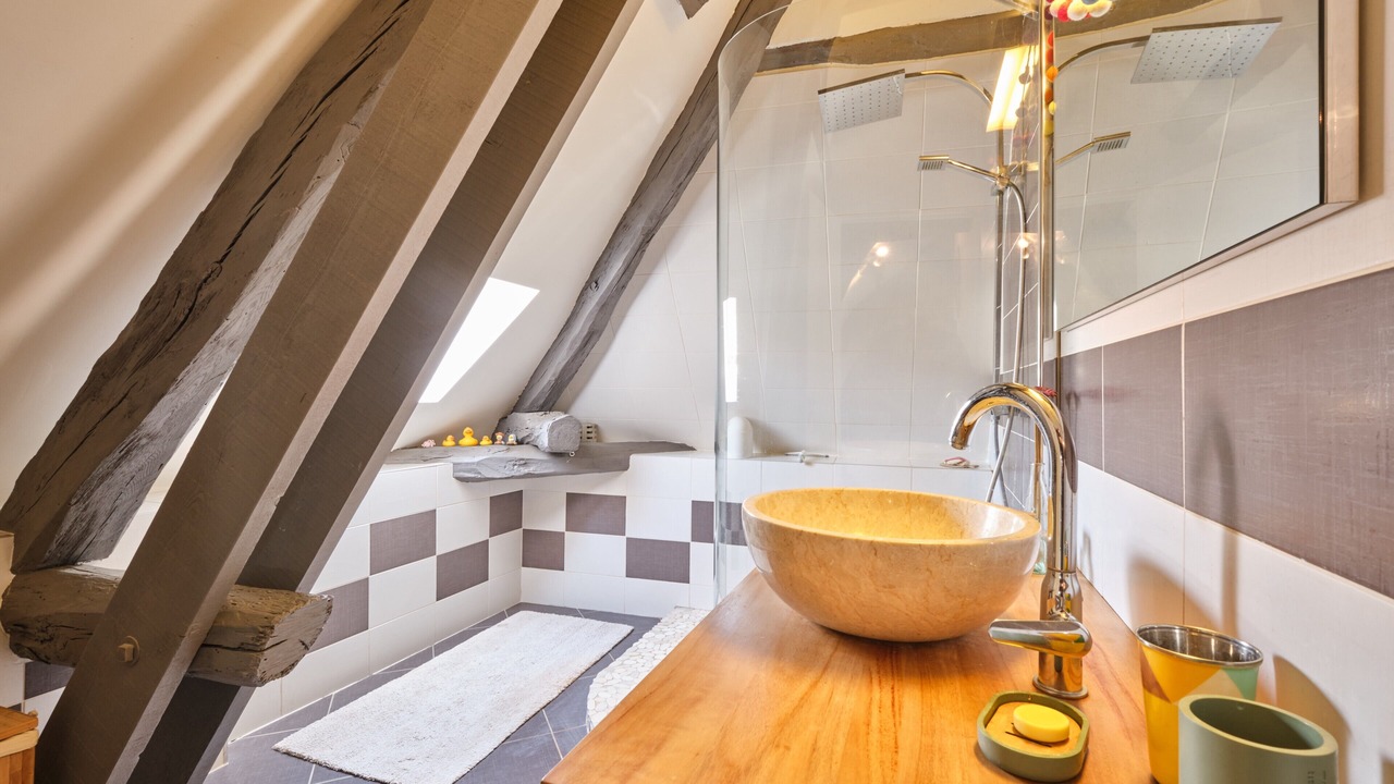 Photo of Bathroom in Saint-Martin-de-la-Cluze