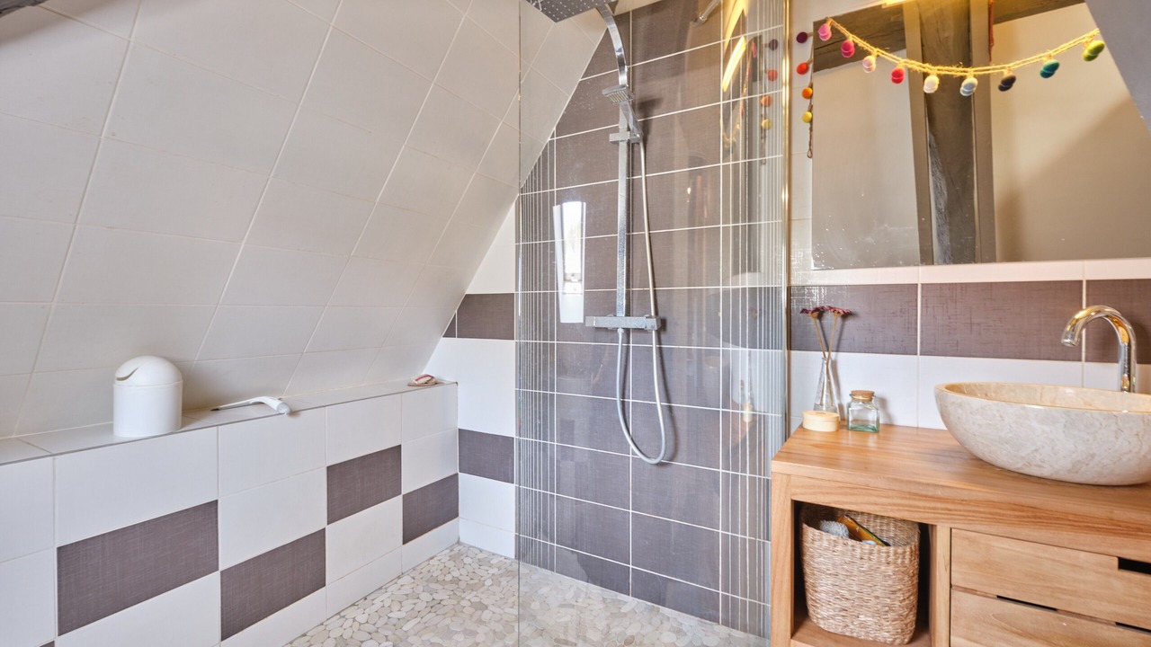 Photo of Bathroom in Saint-Martin-de-la-Cluze
