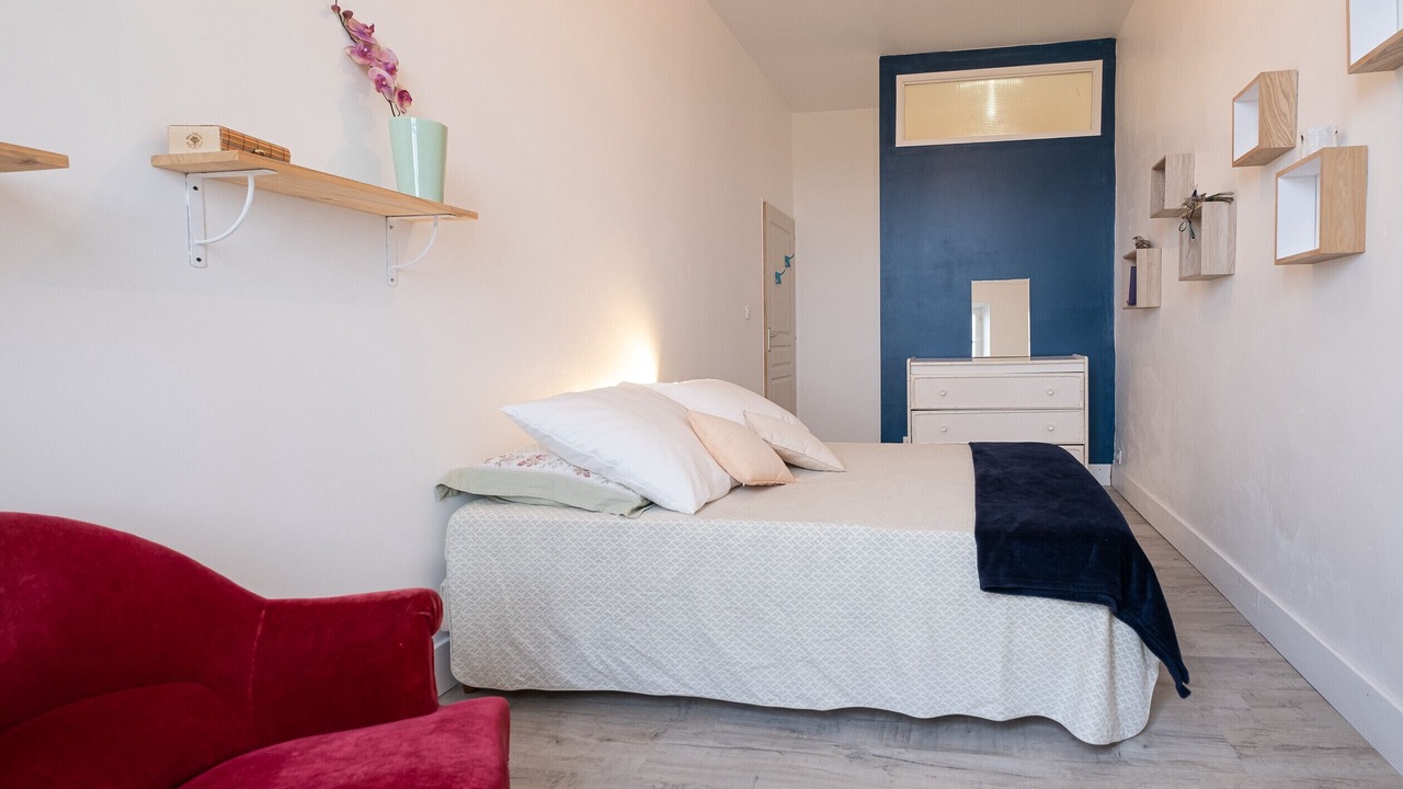 Photo of Bedroom in Castelnau-de-Montmiral