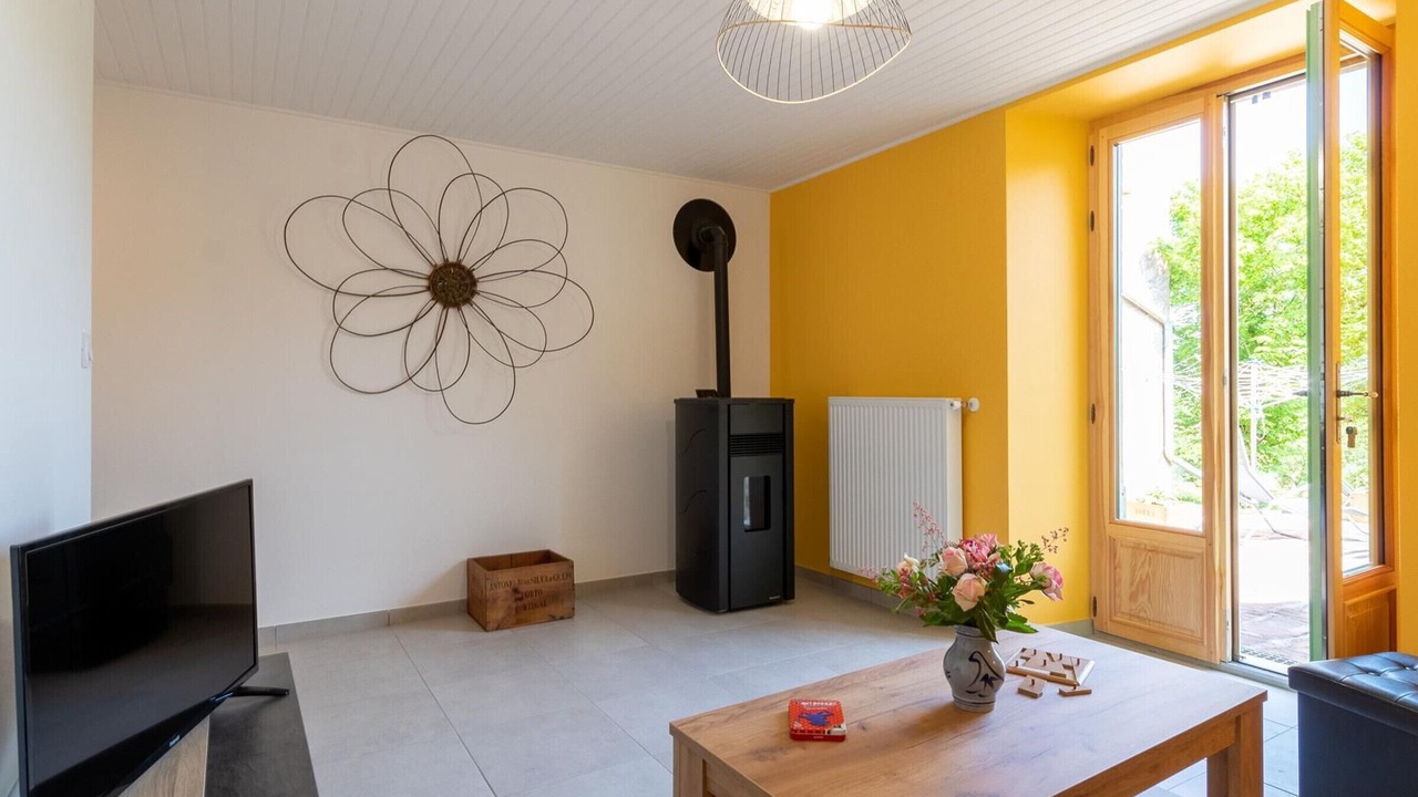 Photo of Livingroom in Equevilley