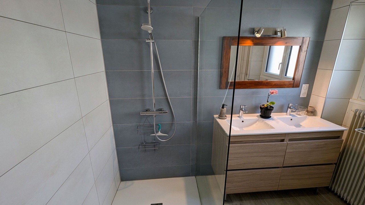 Photo of Bathroom in Gourgeon