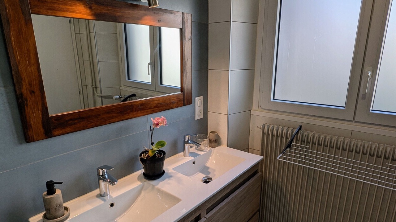 Photo of Bathroom in Gourgeon