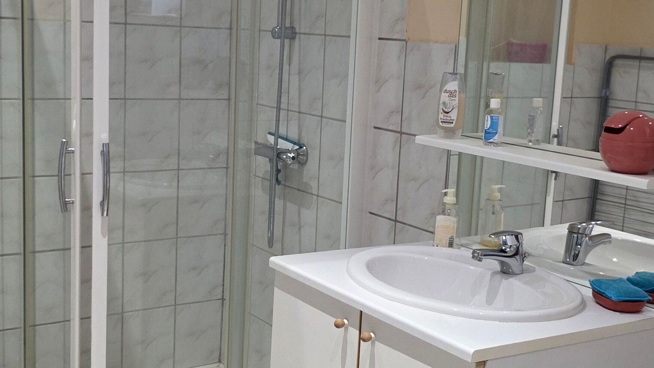 Photo of Bathroom in La Villedieu-en-Fontenette