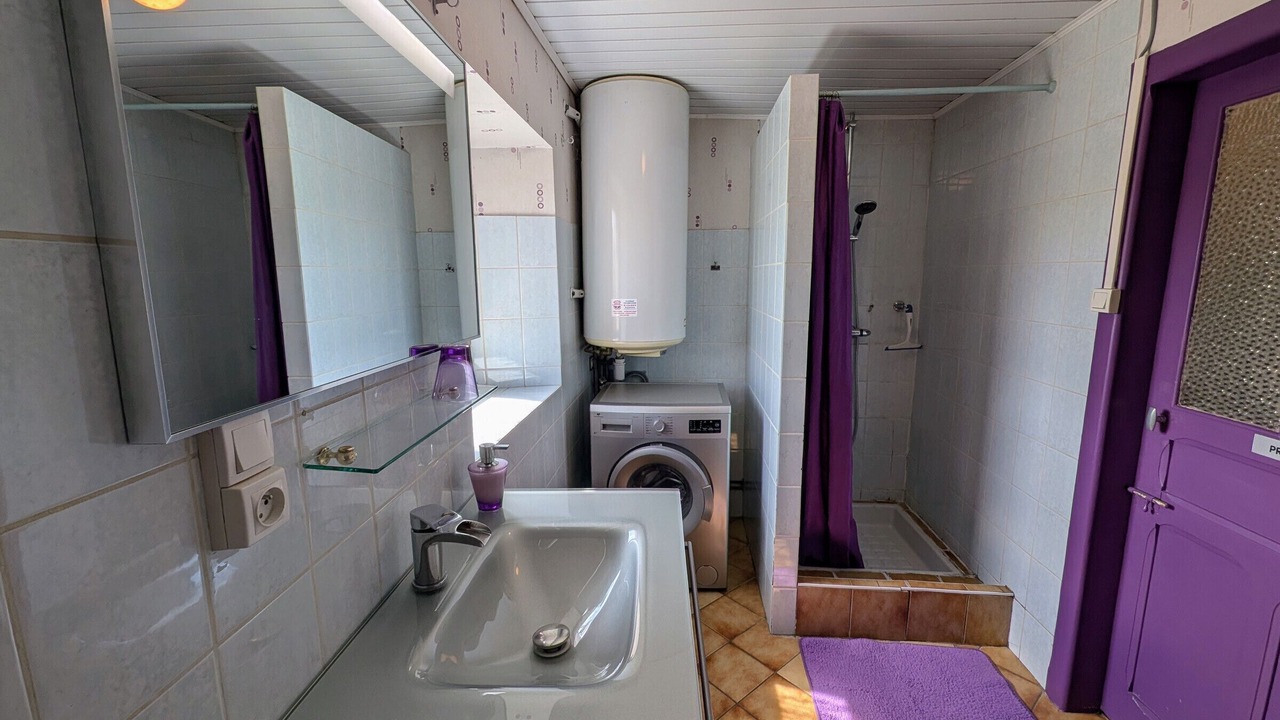 Photo of Bathroom in Anchenoncourt-et-Chazel
