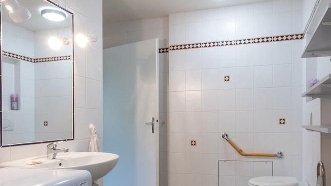 Photo of Bathroom in Confracourt