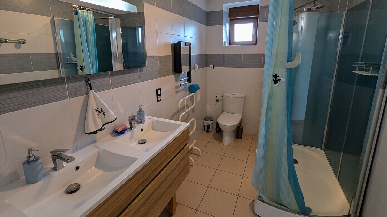 Photo of Bathroom in Corravillers