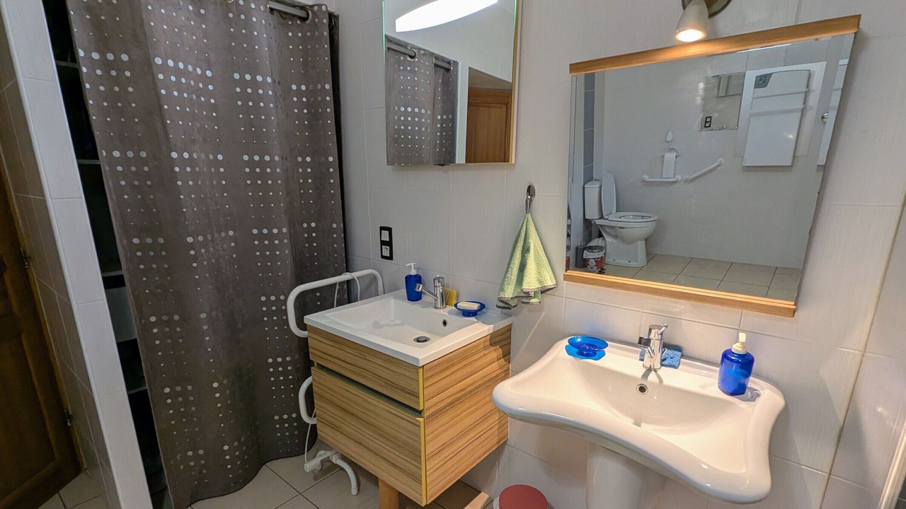 Photo of Bathroom in Corravillers