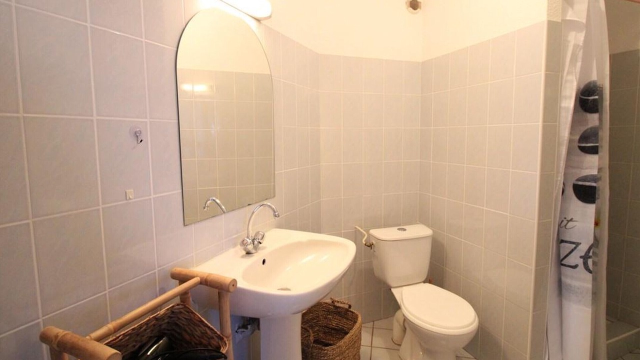 Photo of Bathroom in Saint-Martin-sous-Vigouroux