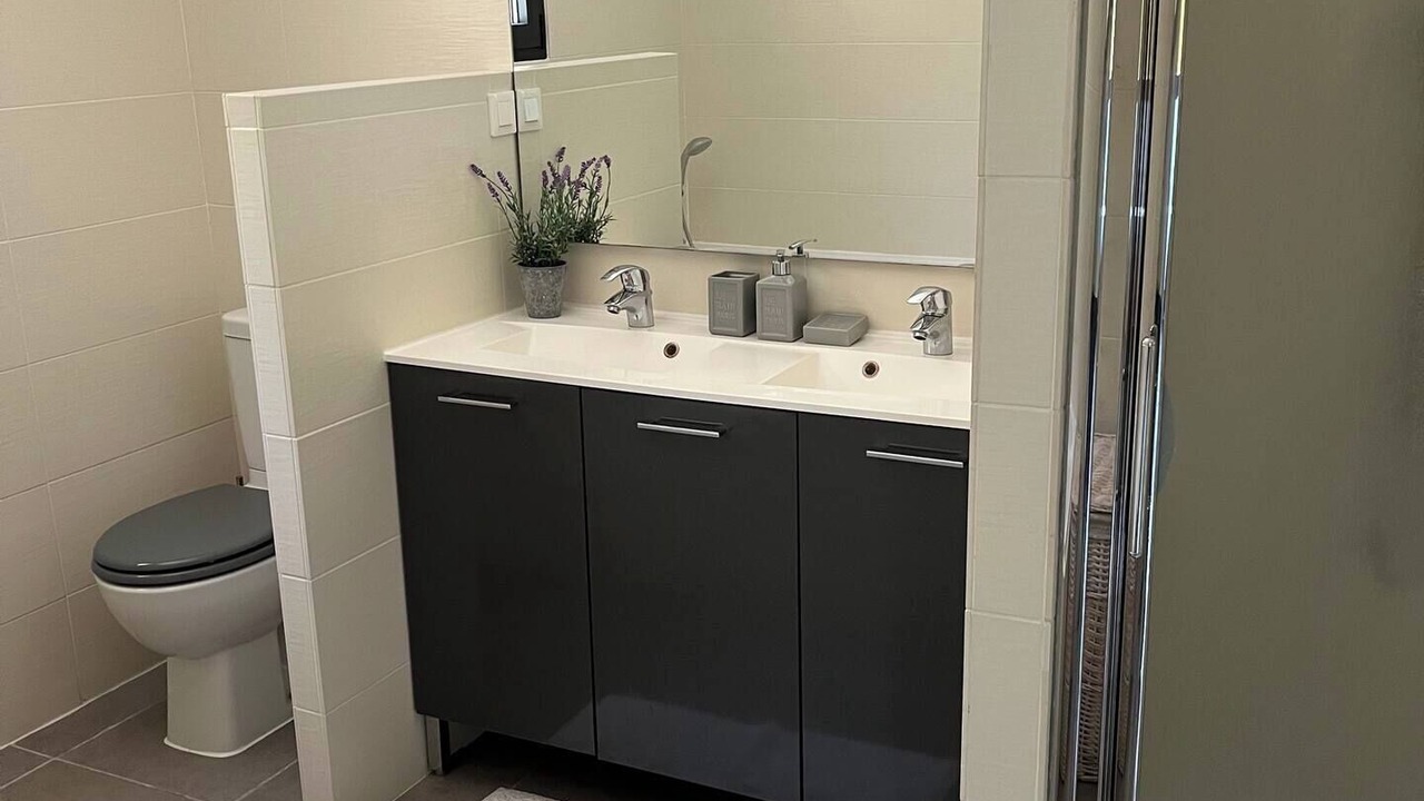 Photo of Bathroom in Reauville