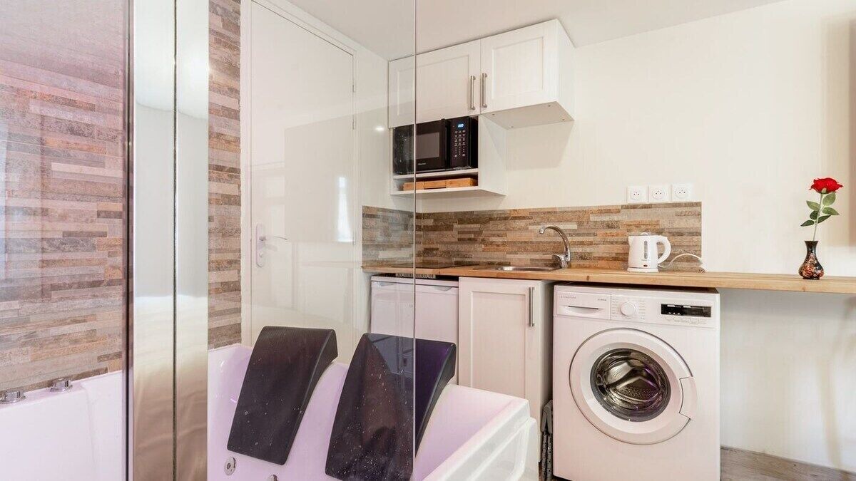 Photo of Bathroom in Villeneuve-le-Roi
