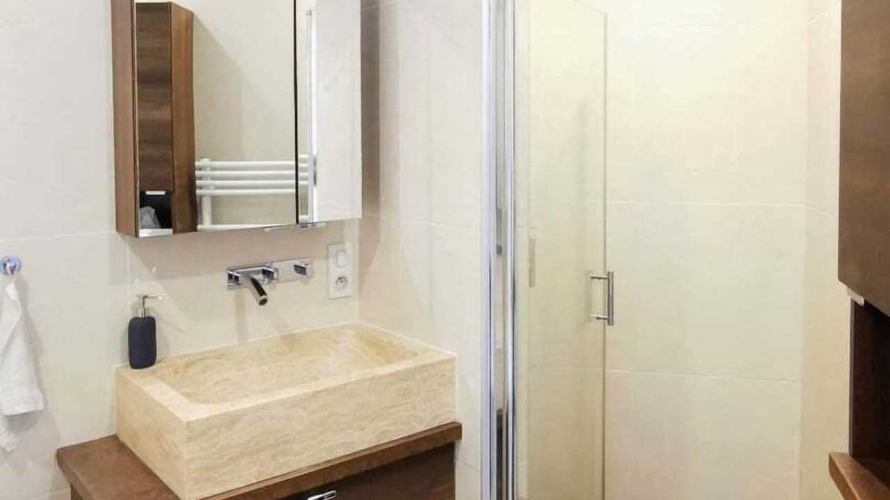 Photo of Bathroom in Faubourg-Raines