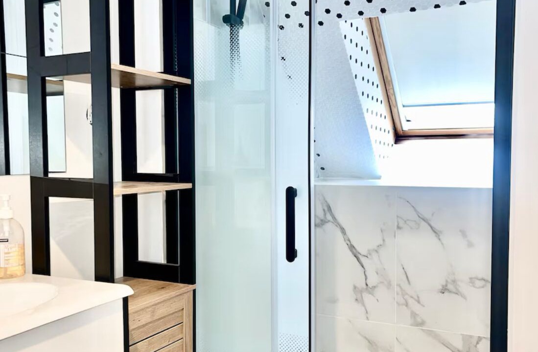 Photo of Bathroom in Villeneuve-le-Roi