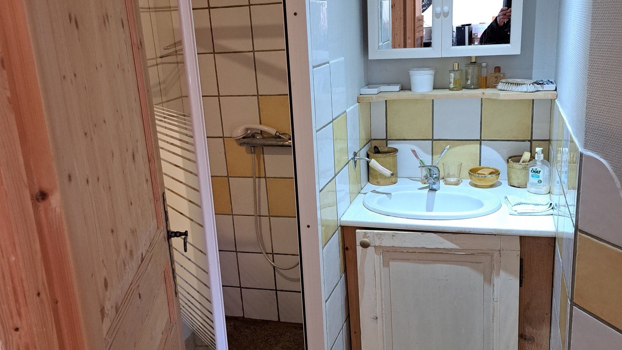 Photo of Bathroom in Eygluy-Escoulin