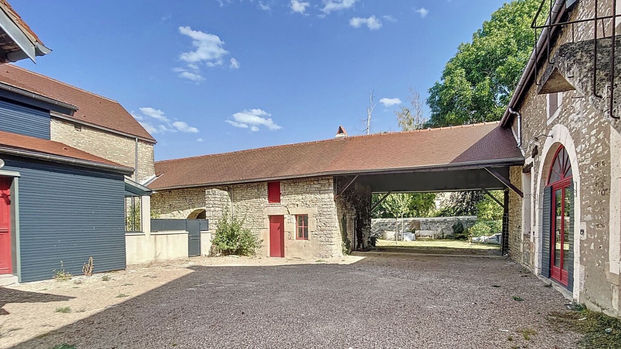 Photo of Outdoor in Joux-la-Ville
