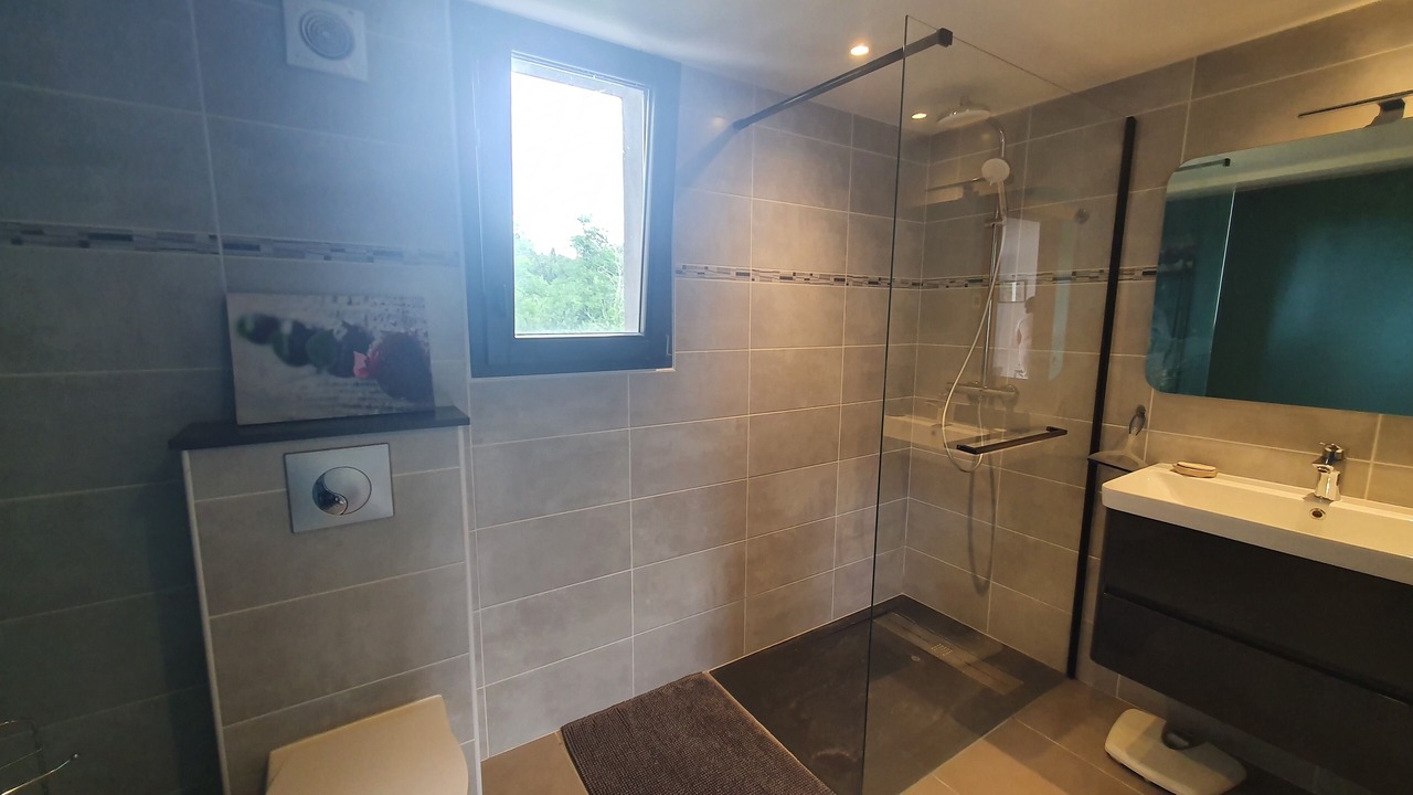 Photo of Bathroom in Saint-Vincent-de-Barres
