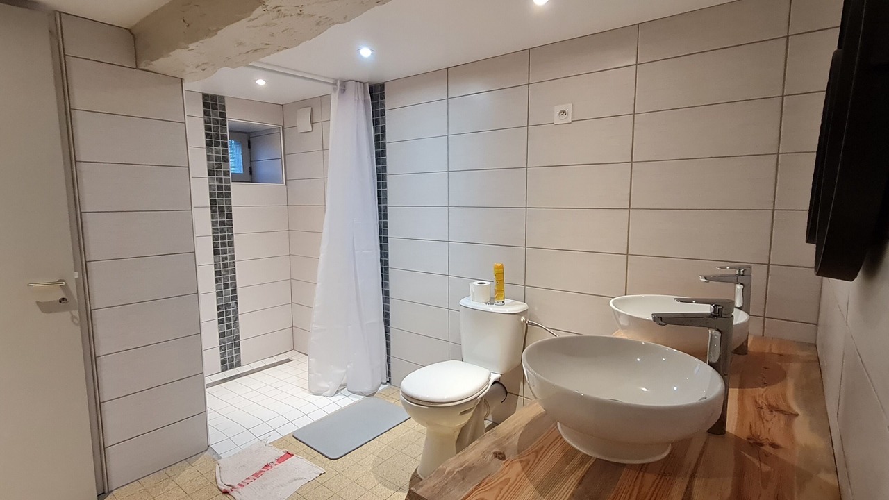 Photo of Bathroom in Charlieu-Belmont