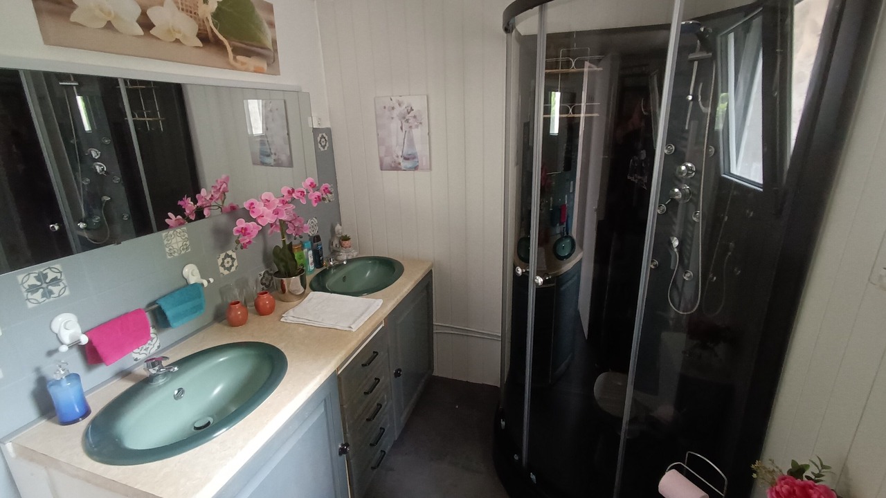 Photo of Bathroom in Chateauneuf-du-Rhone