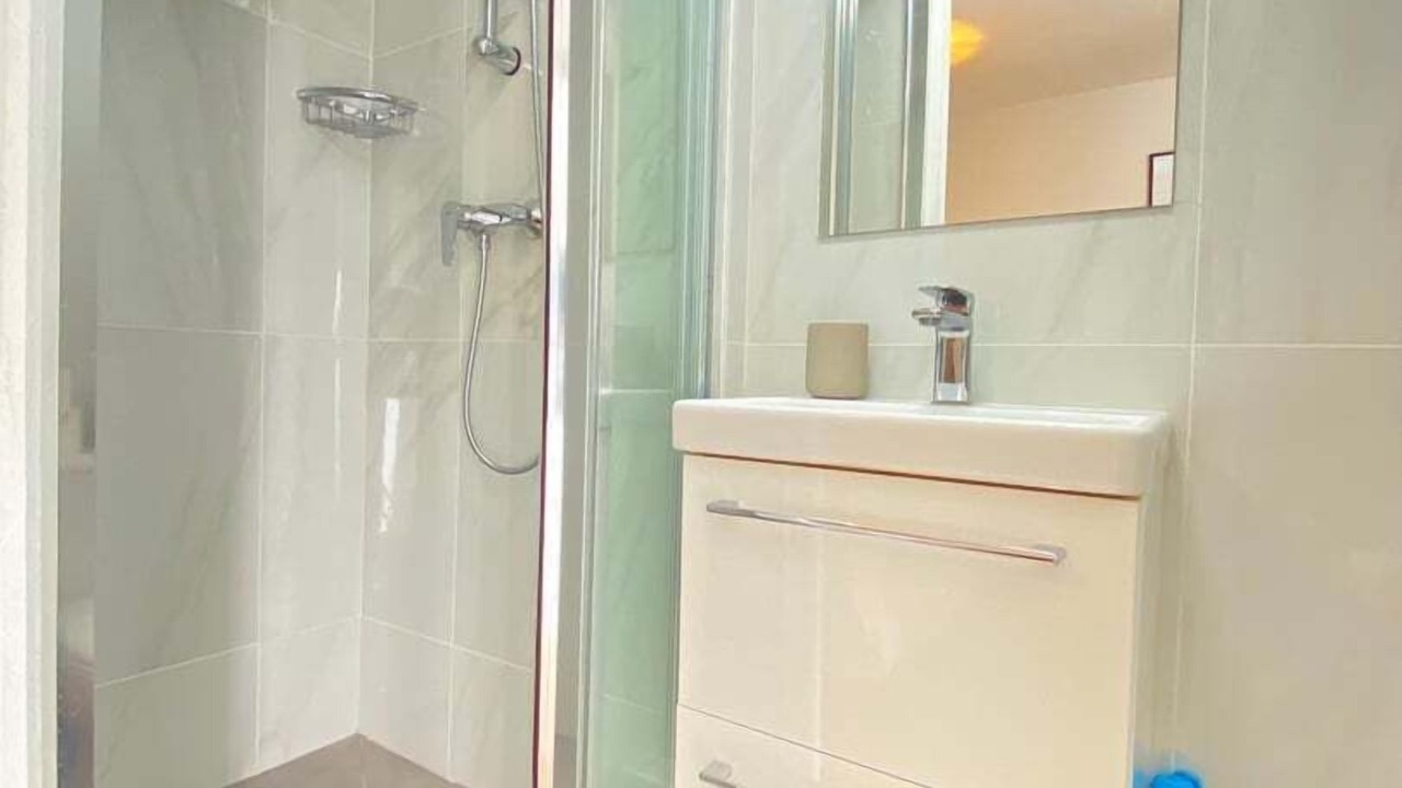 Photo of Bathroom in Quartier de la Salpetriere