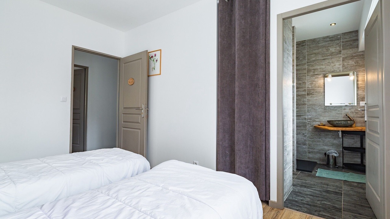 Photo of Bedroom in Presles
