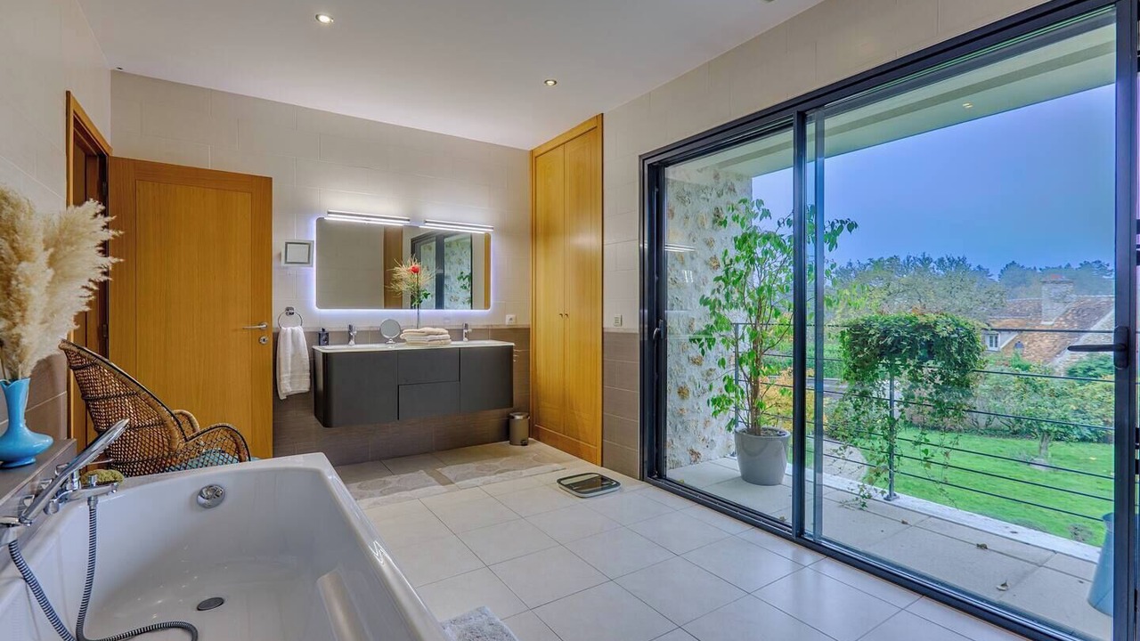 Photo of Bathroom in Chevreuse