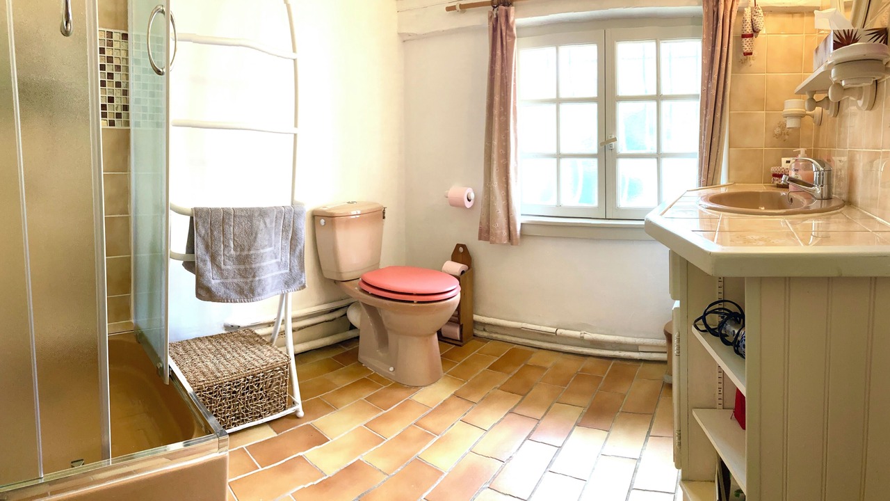 Photo of Bathroom in Chastellux-sur-Cure