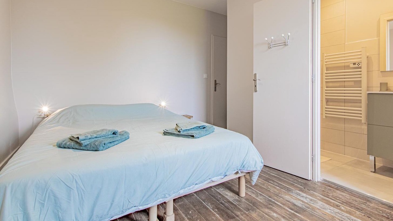 Photo of Bedroom in Saint-Gengoux-le-National