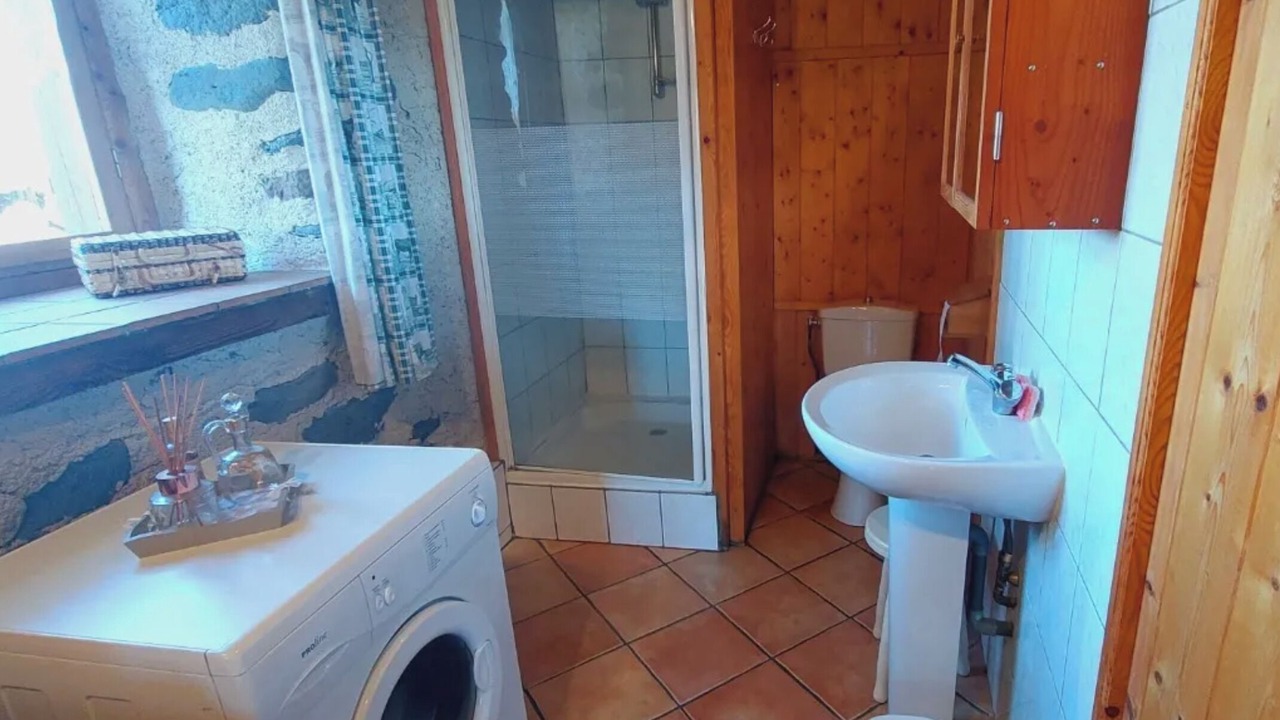 Photo of Bathroom in Coltines