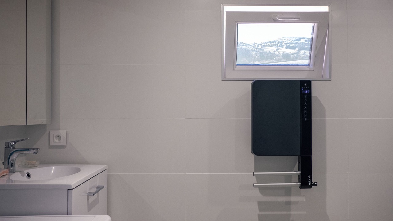 Photo of Bathroom in Larochemillay