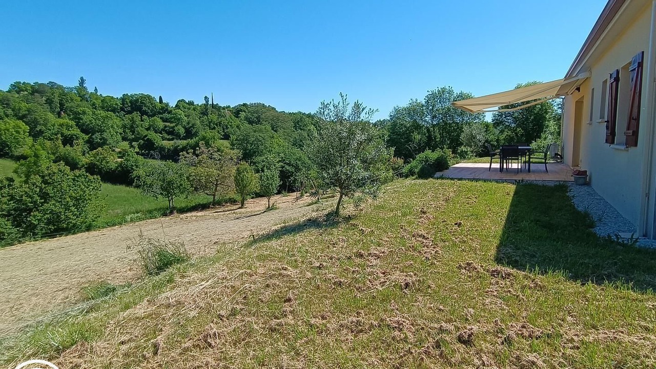 Photo of Patio Balcony in Saint-Cernin