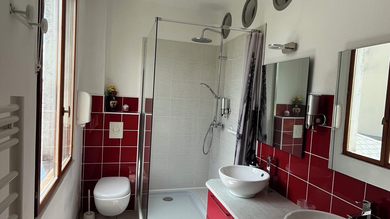 Photo of Bathroom in Cormatin